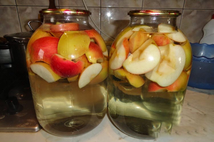 Як приготувати компот з яблук на зиму – простий рецепт смачного напою