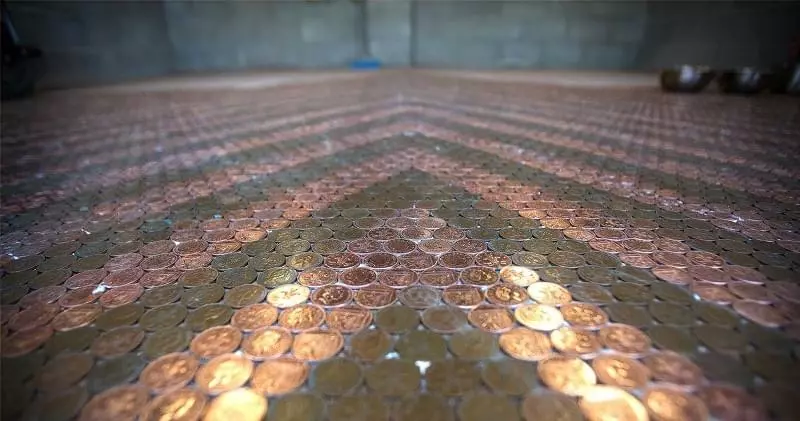 Підлога з монет і епоксидної смоли: фото
